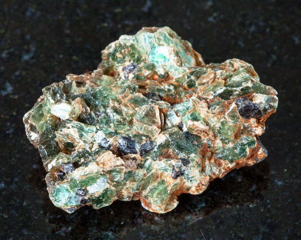 Cristaux de béryl vert bruts - Pegmatites et gisements naturels du monde