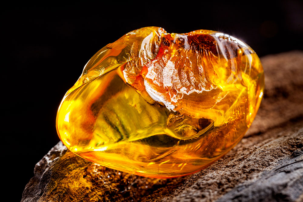 Copal doré poli - gemme organique pour confiance, optimisme et clarté mentale en lithothérapie