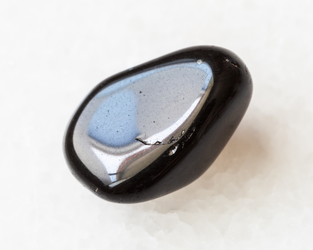 Obsidienne argentée polie - verre volcanique noir avec reflets argentés, histoire rituelle aztèque et égyptienne
