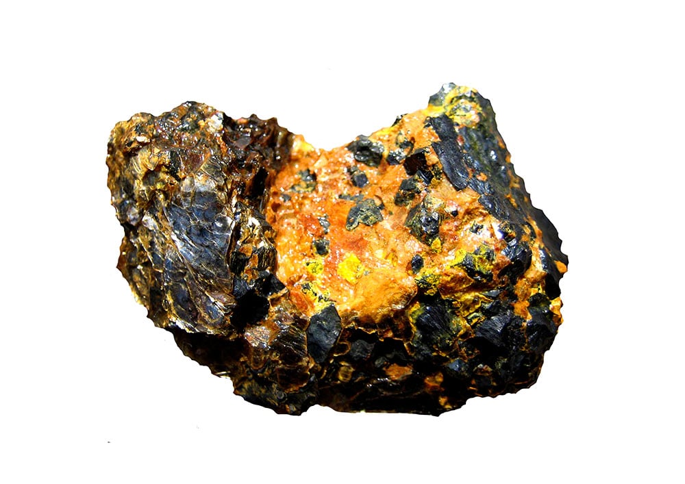 Specimen cristallin noir d'uraninite primaire de Bohême — histoire scientifique de la découverte uranium 1789 et révolution nucléaire XXe siècle