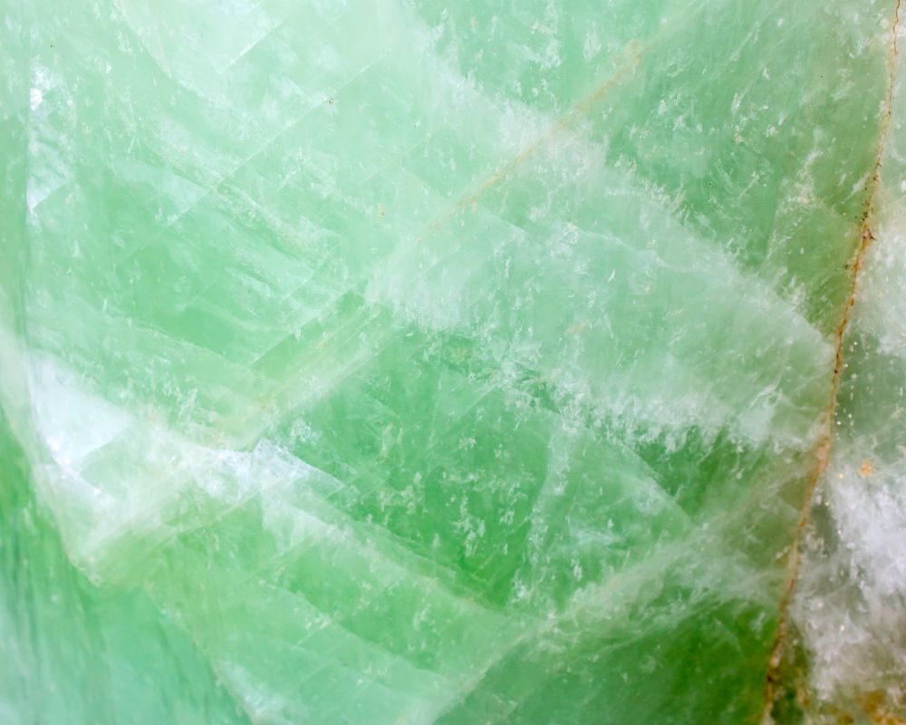 Chloromélanite polie - vertus de protection guerrière et force d'ancrage