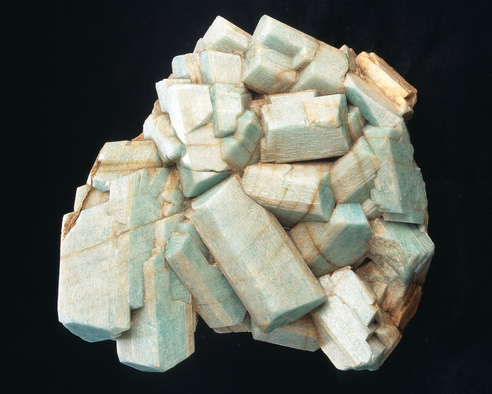 Microcline amazonite cristaux vert-turquoise du Brésil - origine géologique et composition KAlSi₃O₈
