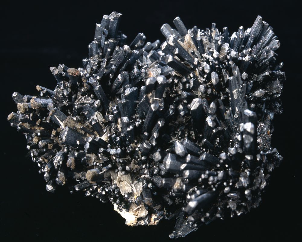 Stibnite cristaux aciculaires métalliques - histoire kohl égyptien antimoine Xikuangshan Chine