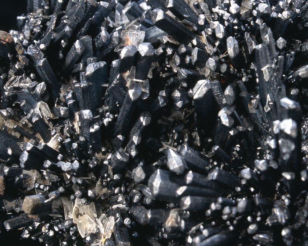 Stibnite aiguilles polies - vertus protection énergétique chamanique autorité intérieure