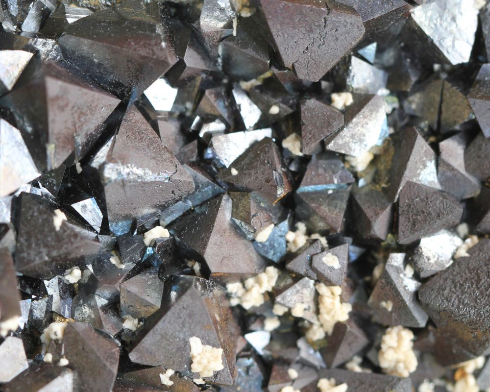 Chamanite polie brillante - vertus de vision chamanique et protection spirituelle profonde