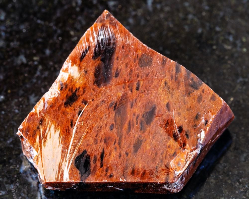 Obsidienne mahogany polie en galet — vertus et propriétés en lithothérapie, pierre d'ancrage et de libération