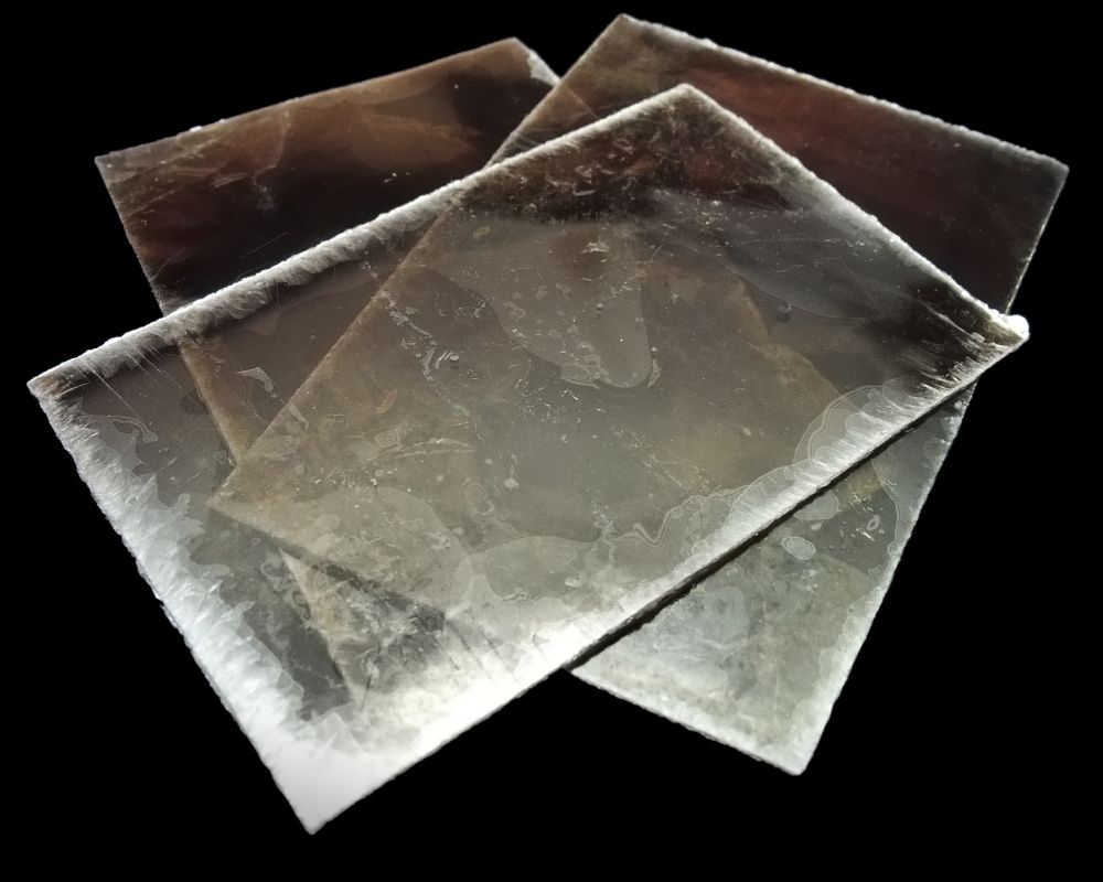 Muscovite cristalline avec feuillets translucides