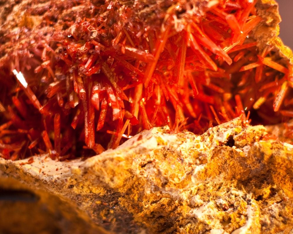 Wulférite polie cristaux orange - vertus activation créative, passion canalisée, confiance créative
