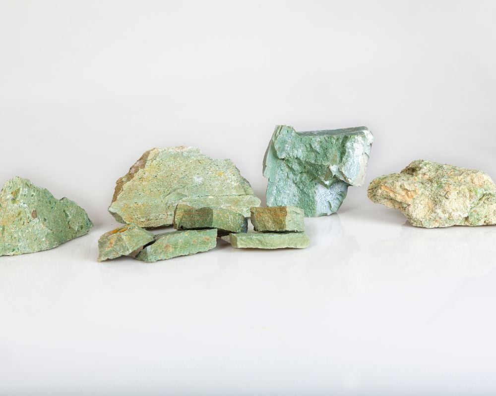 Vertus et propriétés de la pierre zéolite en lithothérapie — spécimen de zéolite naturelle