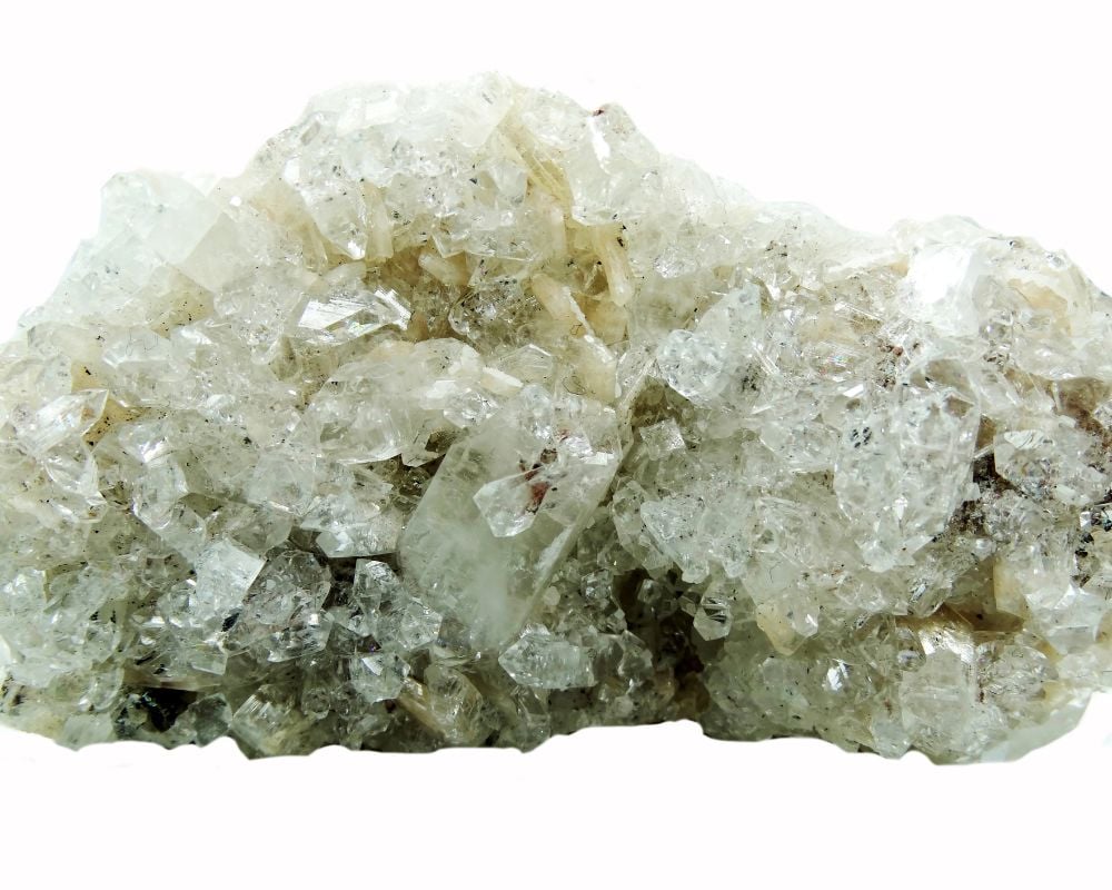 Formation de cristaux d'apophyllite verte dans les cavités basaltiques, révélant son processus de cristallisation hydrothermale et ses origines en Inde