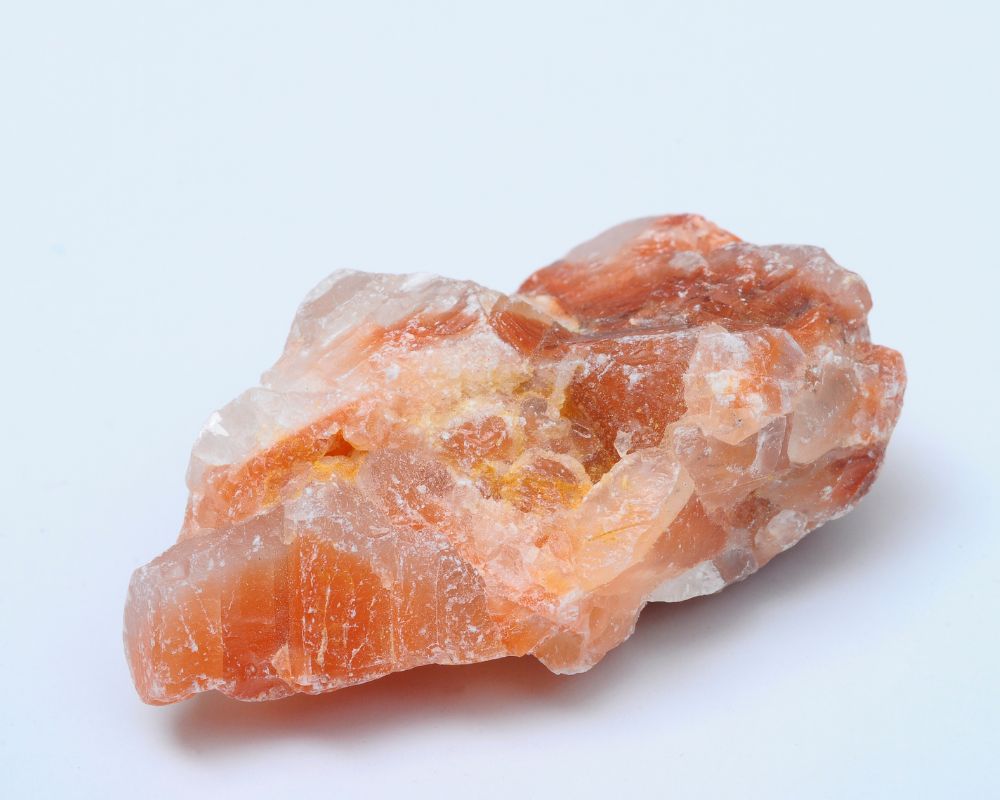 Calcite rouge polie - vitalité, dynamisme, ancrage énergétique, chakra racine et sacré