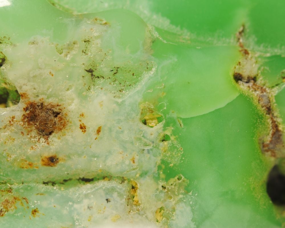 Chrysoprase citron polie jaune-vert lumineux — vertus et propriétés en lithothérapie, joie et confiance en soi