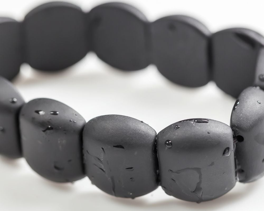 Jade noir naturel d'Australie (Cowell) - origine, composition trémolite-actinolite riche en fer