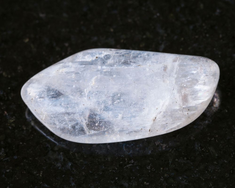 Cristaux aciculaires de natrolite en gerbes spectaculaires - Zéolite sodique de clarté spirituelle absolue