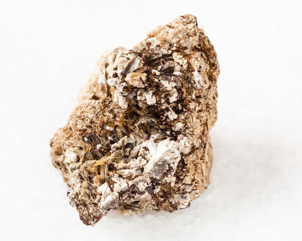 Vertus et énergies de la natrolite - Zéolite de clarté et vision spirituelle profonde