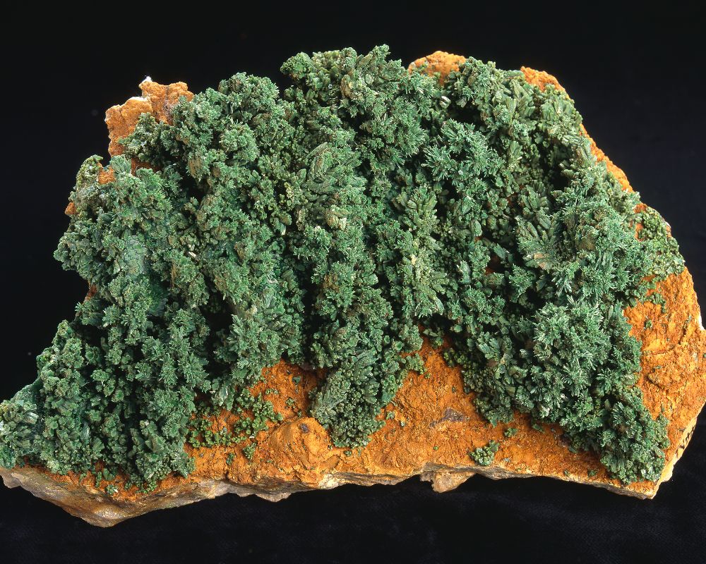 Pyromorphite cristaux verts éclatants - histoire minéralogique depuis l'Allemagne et la France