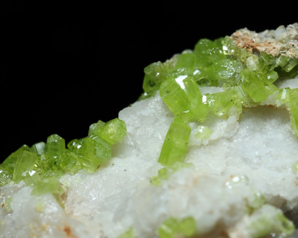 Pyromorphite gisements France Allemagne Chine - minéral phosphate plomb hexagonal