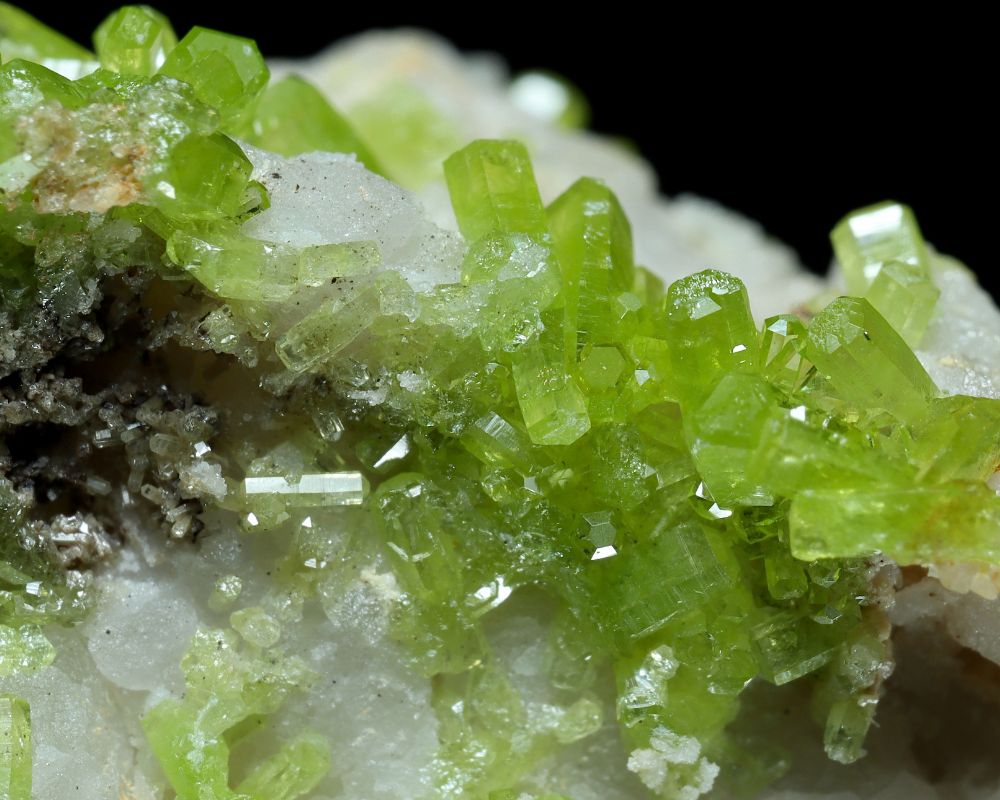 Pyromorphite verte cristaux - vertus protection ancrage plexus solaire cœur lithothérapie