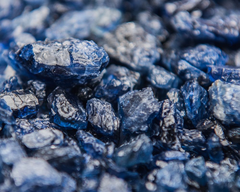 Saphir bleu clair : pierre historique de sagesse divine et communication céleste