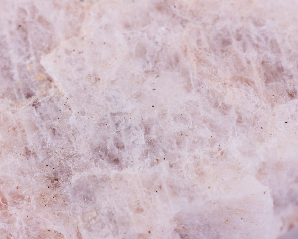 Wollastonite polie vertus - clarté mentale purification énergétique lithothérapie