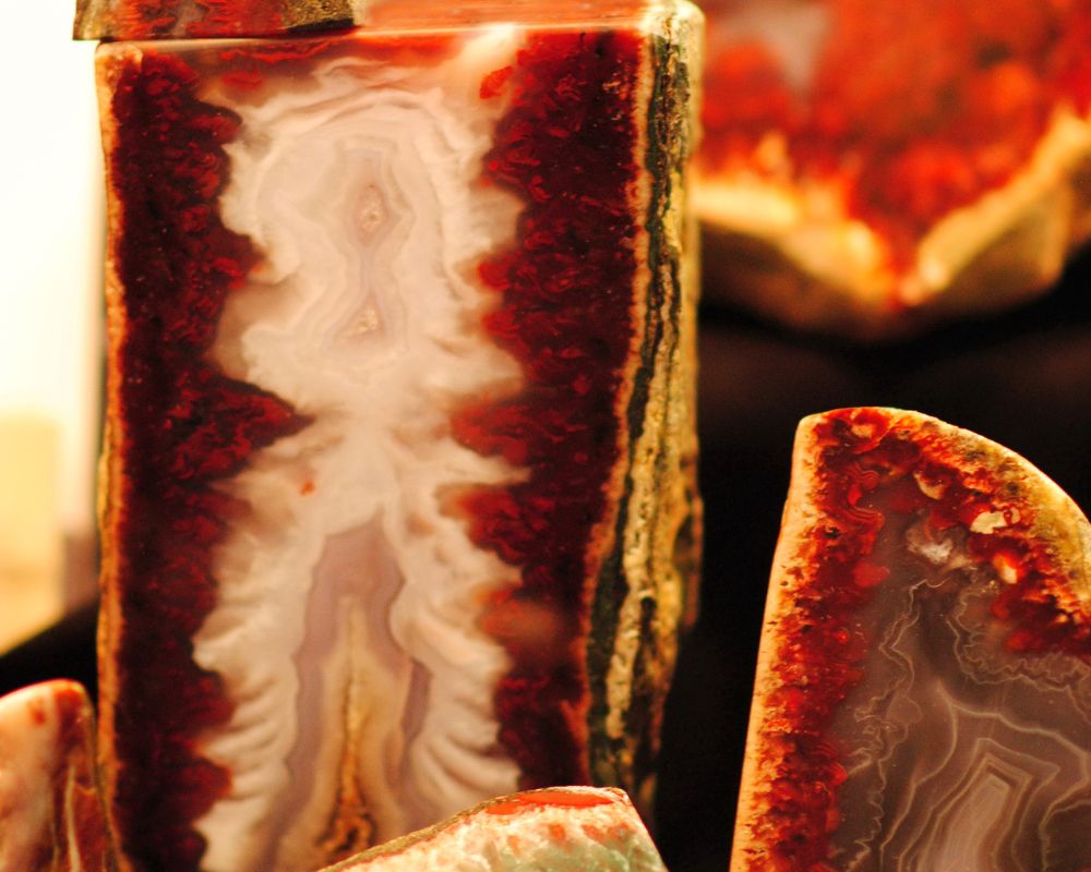 Agate flamme brute avec motifs de feu - histoire des civilisations aztèques et mayas, rituels chamanhques