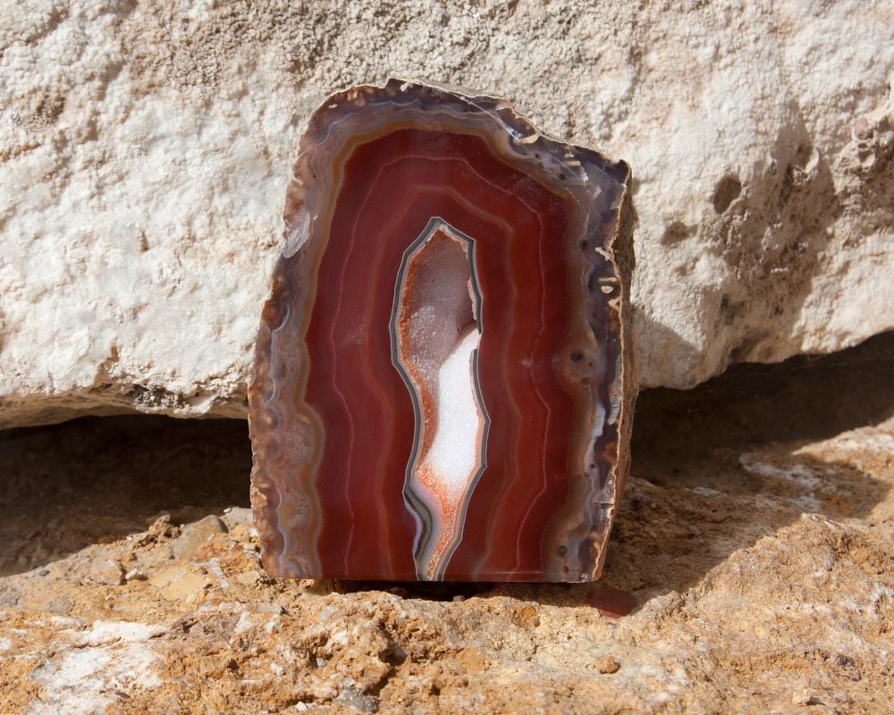 Agate flamme polie - vertus transformatrices, créativité et énergie vitale en lithothérapie