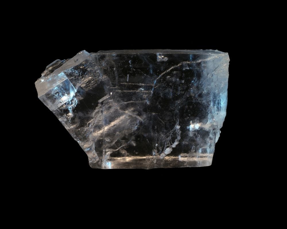 Halite bleue cristallisée du bassin Permien - géologie évaporitique et irradiation K-40