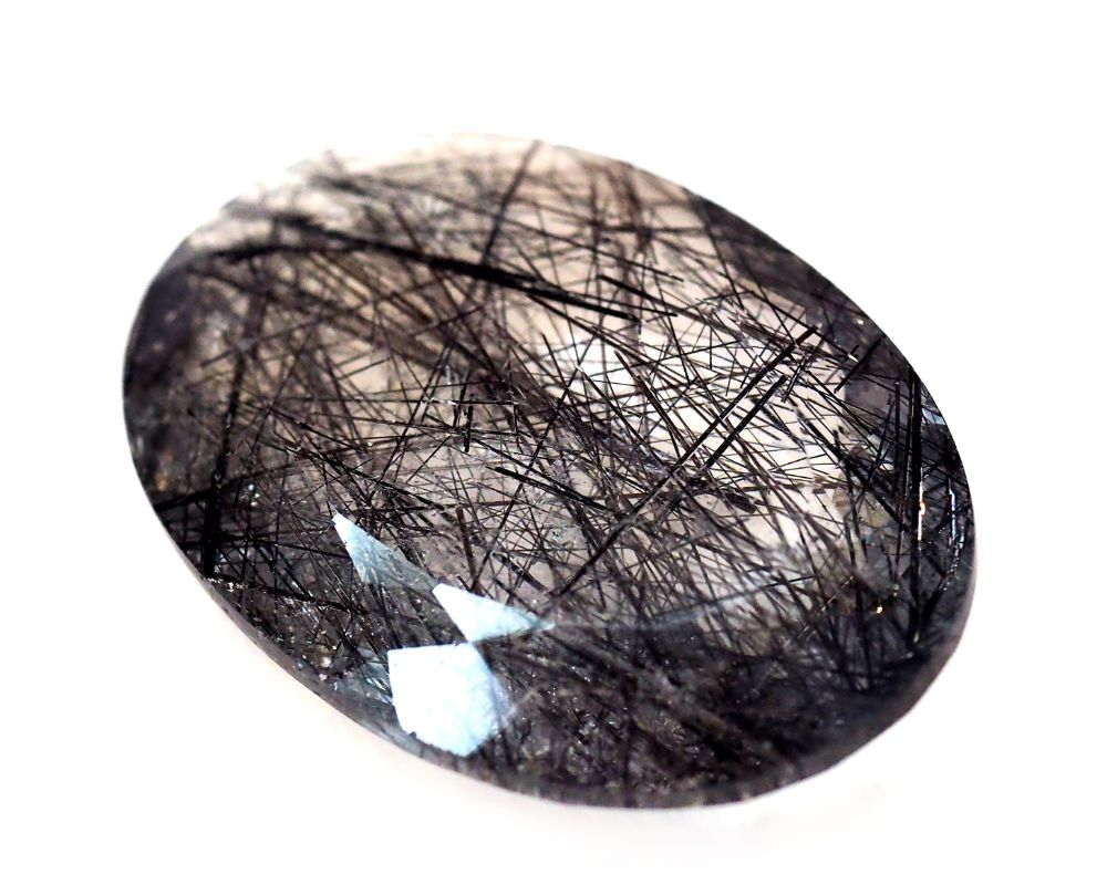 Hématite rutile polie et cristaux de rutile doré dans hématite noire - origine Brésil et intercroissance minéralogique