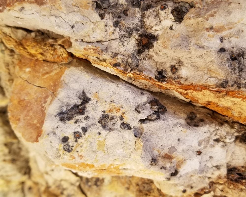 Gisement de pechblende du Congo - uraninite massive botryoïdale - composition chimique UO2