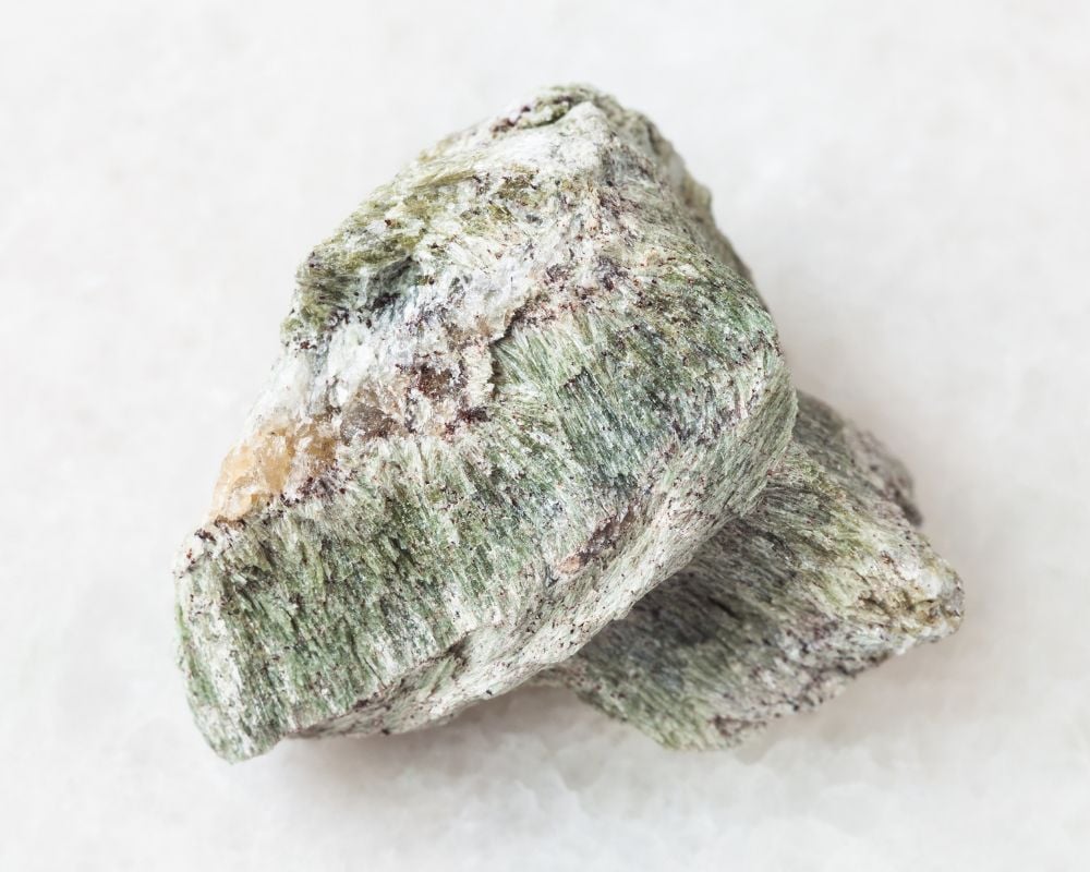 Vertus richterite : communication, clairvoyance, harmonie émotionnelle