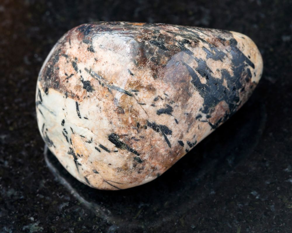 Sanidine naturelle Eifel Allemagne — cristaux tabulaires feldspath volcanique, origine et composition