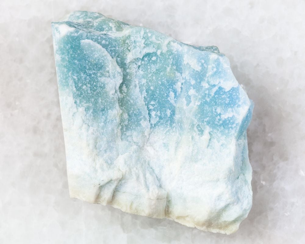 Gisements de violane du Val d'Aoste, Italie - origine géologique et composition diopside manganifère