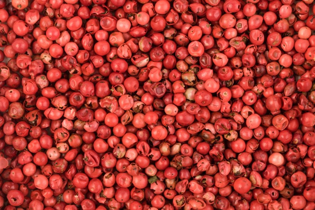 huile-essentielle-baies-roses-huile-essentielle