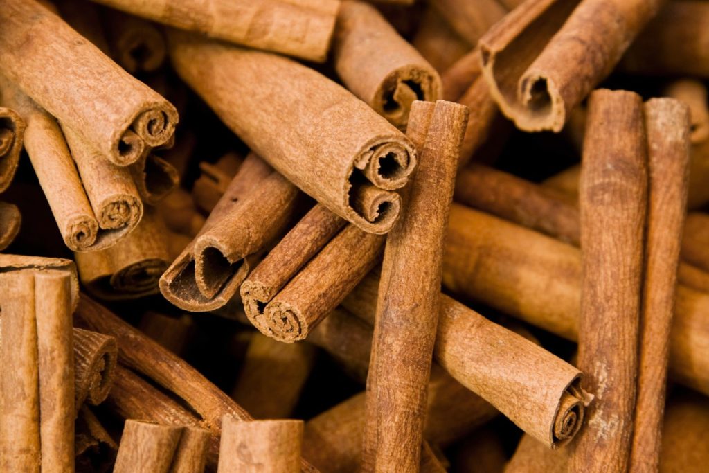 huile-essentielle-cannelle-de-ceylan-huile-essentielle