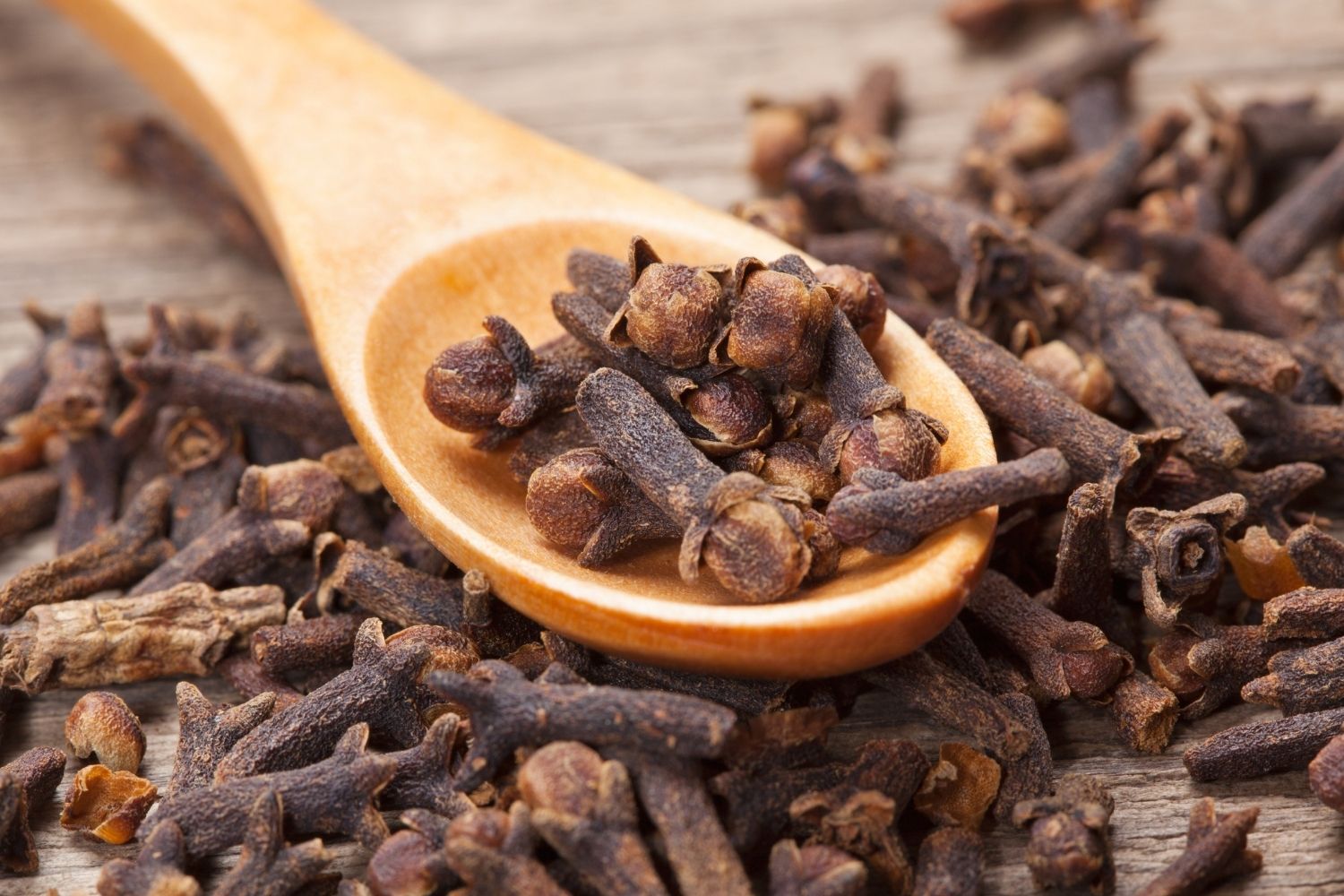 huile-essentielle-girofle-huile-essentielle