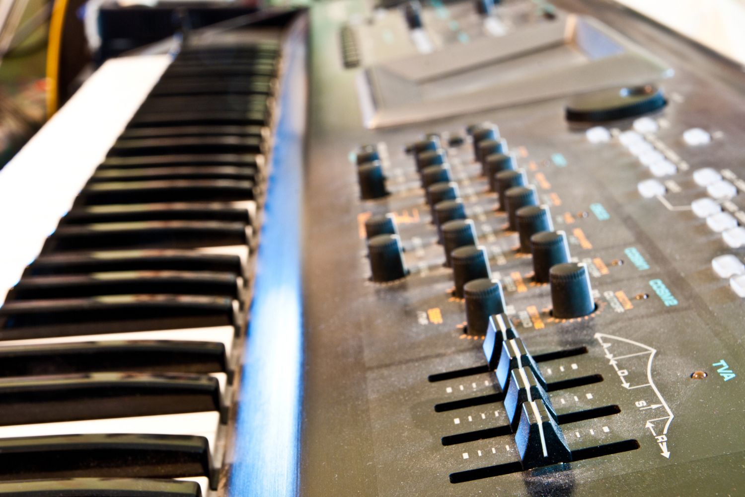 Synthétiseur - Guide des Instruments de Musique de A à Z ...