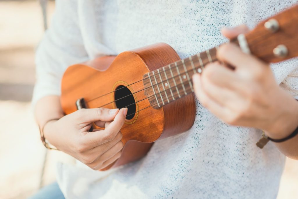 instrument-ukulele-electrique-apprendre