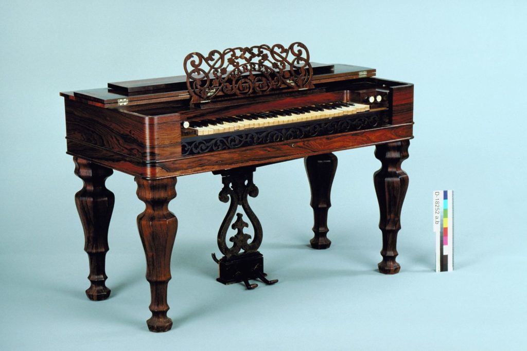 instrument-Melodeon-description