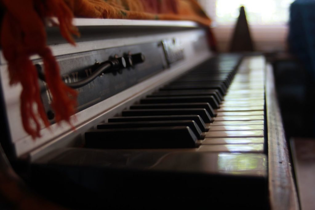 instrument-Piano-electrique-Wurlitzer-apprendre