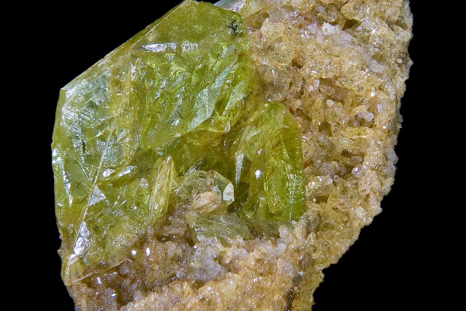 Brazilianite naturelle - origine et composition phosphate d'aluminium