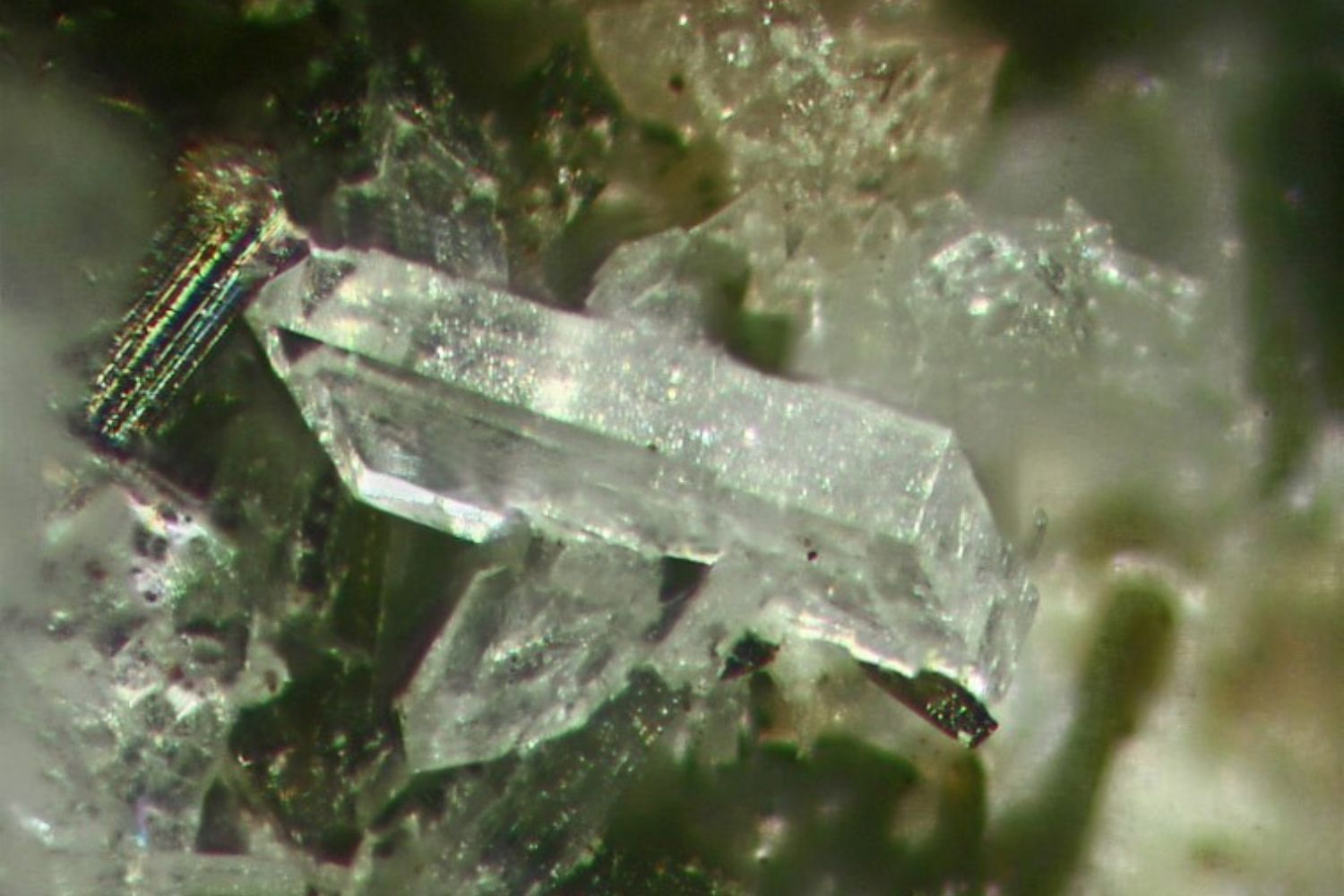 Vertus et propriétés énergétiques de la pierre clinoptilolite pour la détoxication et la purification
