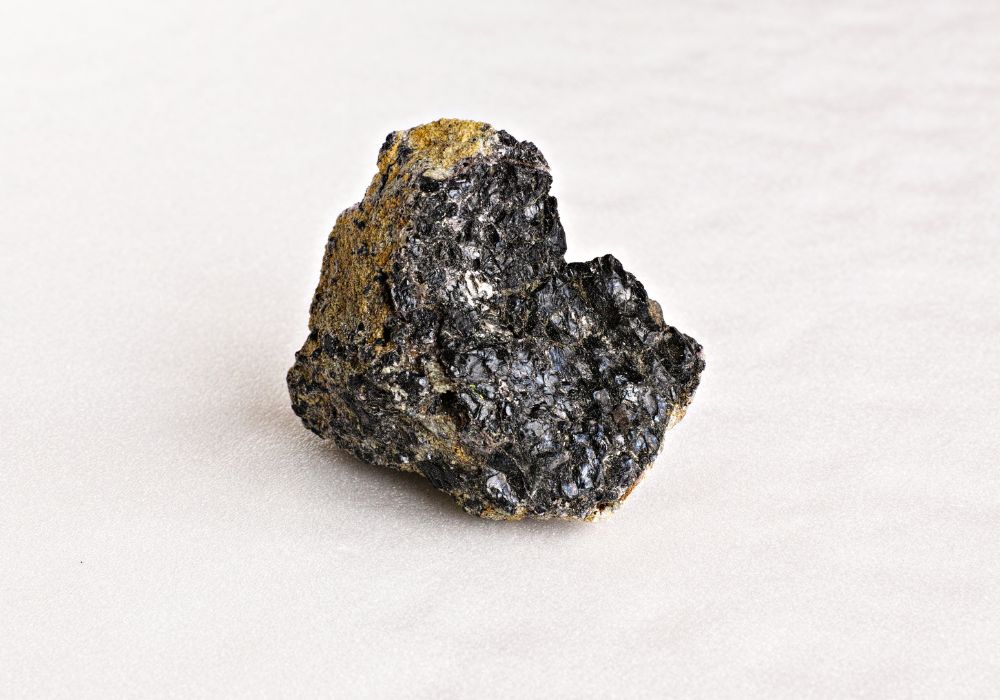 Pierre chromite noire - histoire et découverte du chrome par Vauquelin