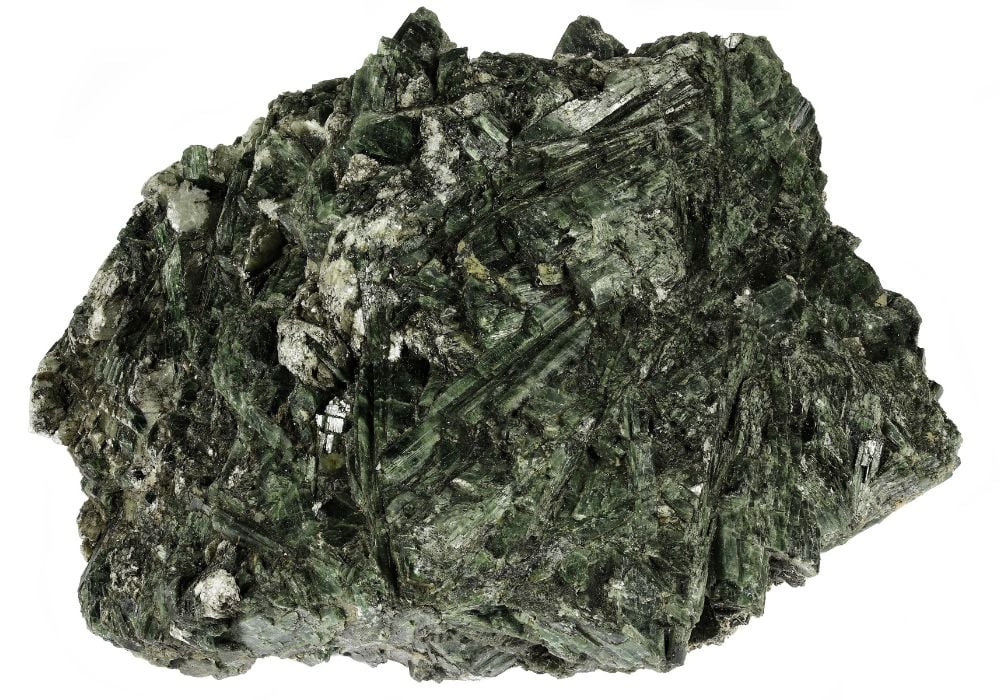 Smaragdite cristaux verts profonds Autriche Ötztal - histoire minéralogique formation alpine métamorphique