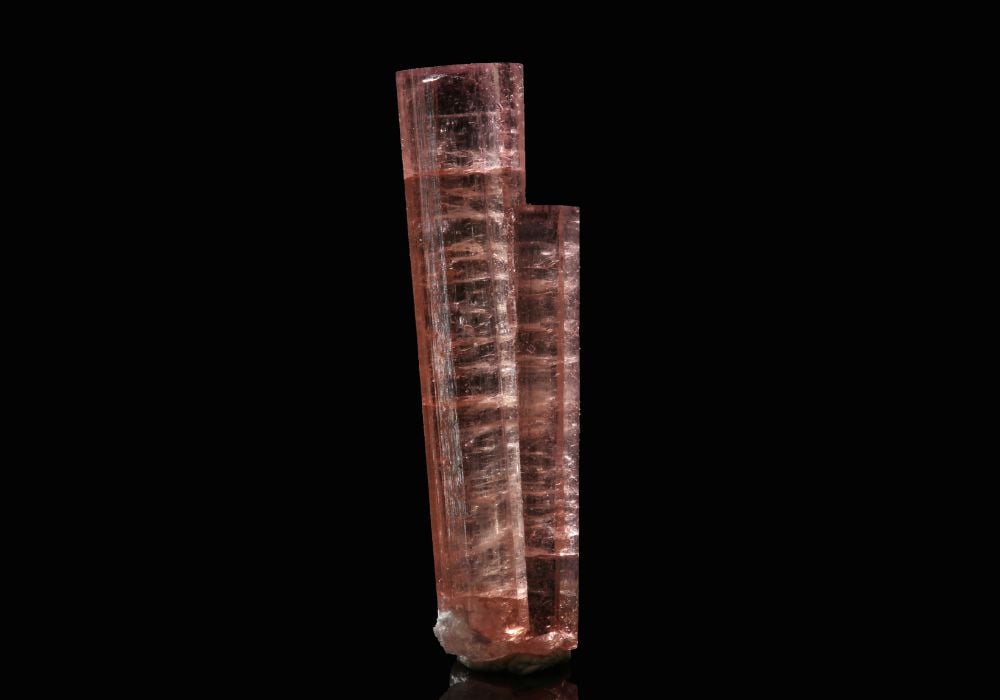 Pierre tourmaline rouge polie - vertus de courage, de pouvoir personnel et de transmutation en lithothérapie