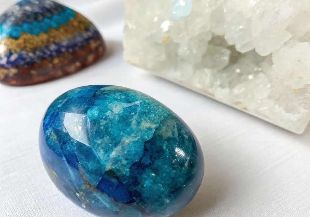 Boléite cristal bleu indigo - histoire et découverte au Mexique El Boleo