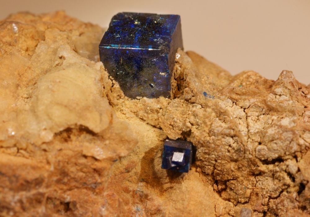 Boléite bleue indigo - vertus et propriétés en lithothérapie