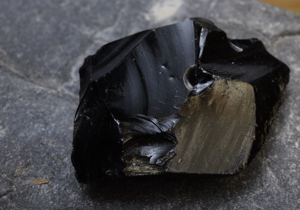 Obsidienne Mentogochol - origine et composition minéralogique