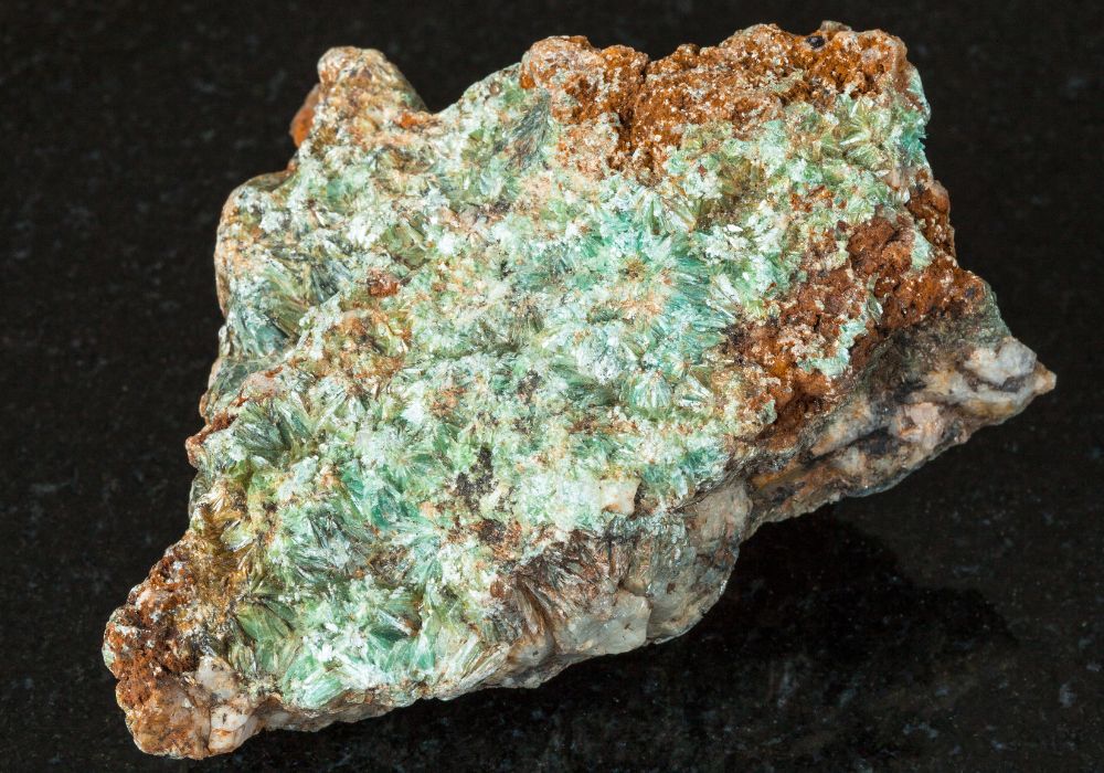 Pyrophyllite brute - origine géologique phyllosilicate alumineux métamorphisme basse pression