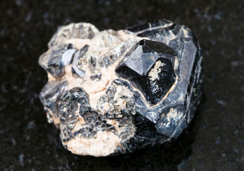 Gisements mondiaux et formations géologiques de la galaxite