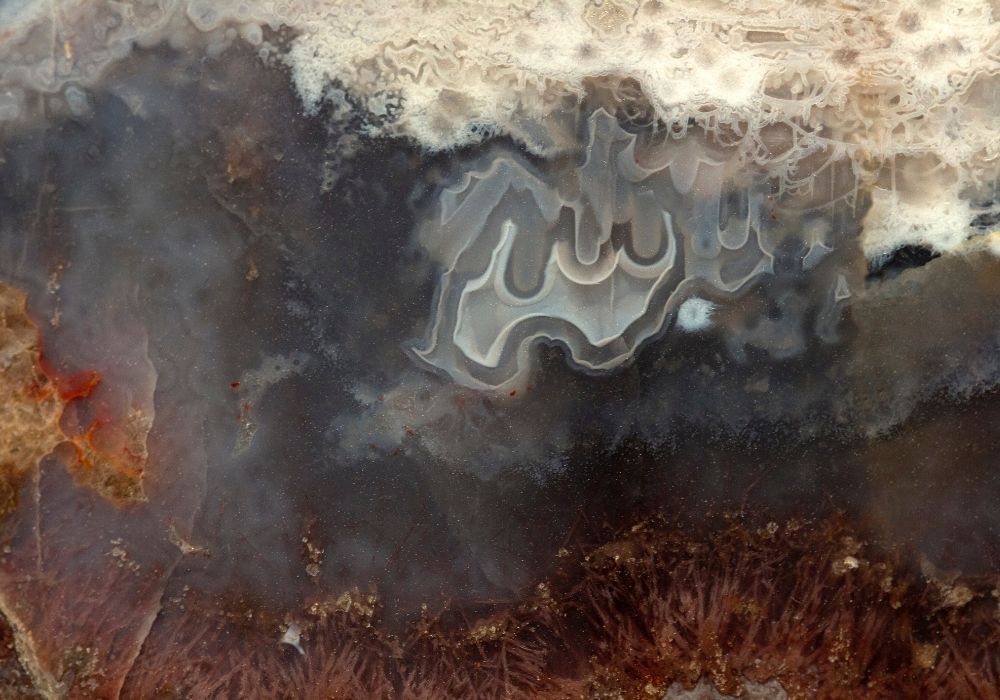 Vertus et propriétés de l'agate plume en lithothérapie — pierre d'harmonie et d'intuition